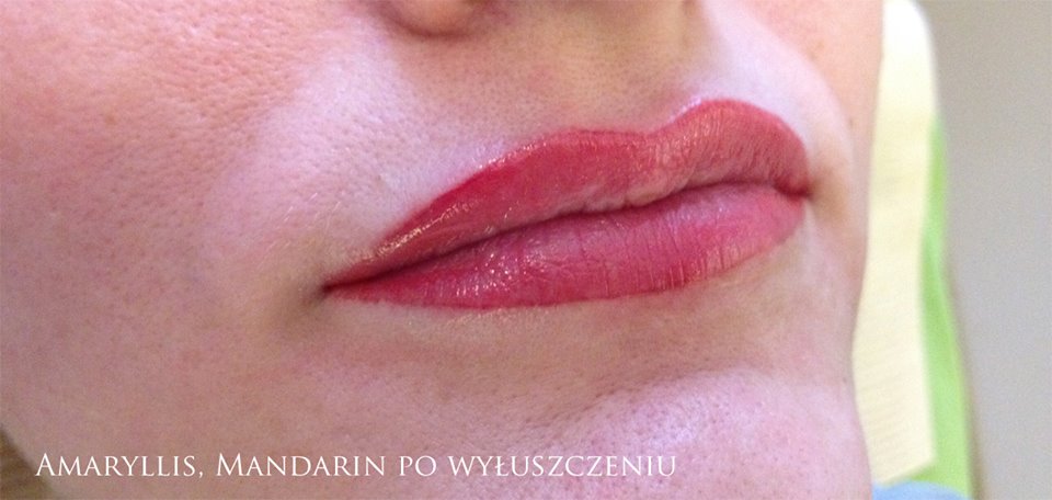 Makijaż permanentny - usta kontur z wypełnieniem