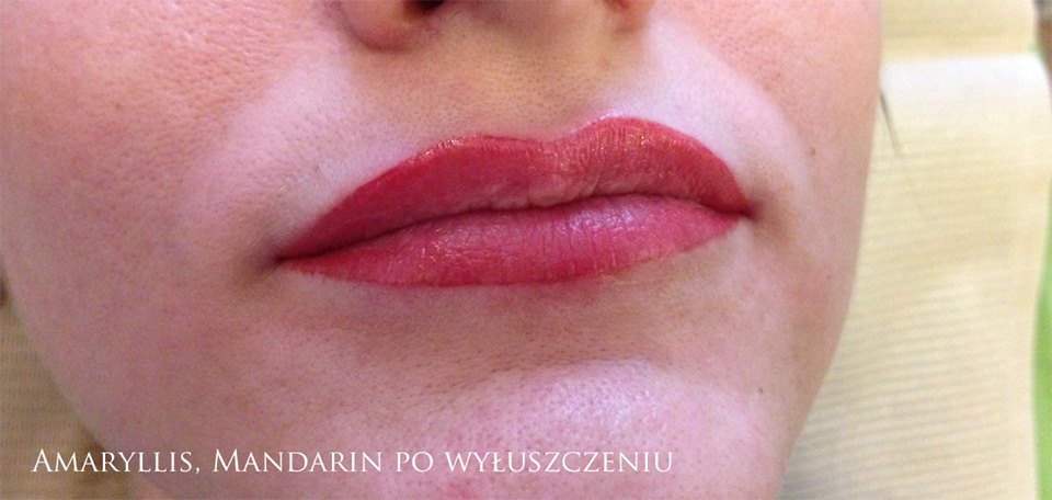 Makijaż permanentny - usta kontur z wypełnieniem